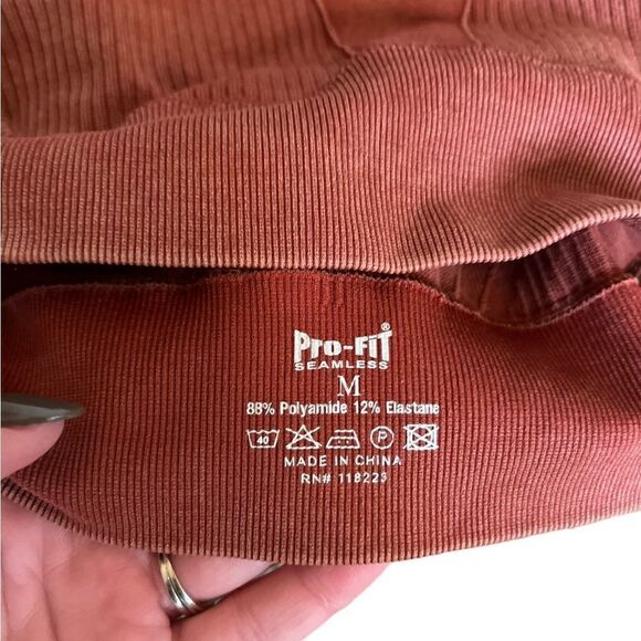 Pro-Fit Sportswear Sports Bra Orange Size Medium NWT - Picture 4 of 4